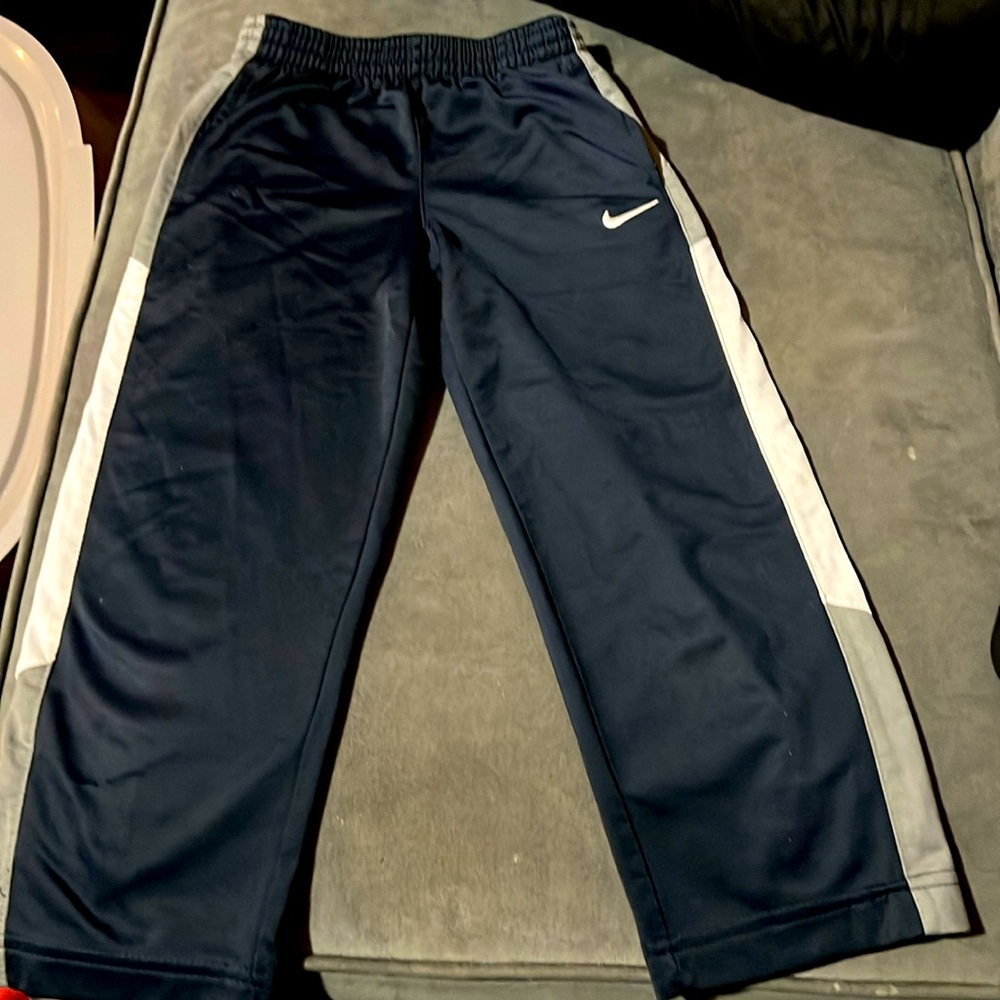Nike jogger pants for kids in size  5T